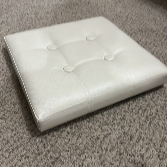 Storage Ottoman (Small) - Picture 11 of 14